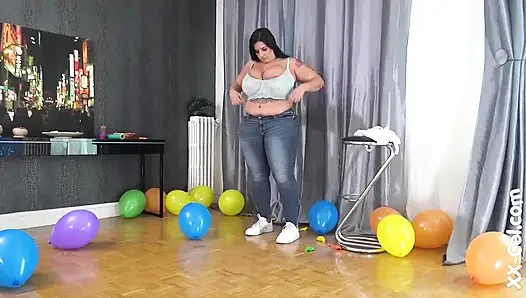 Sofia Rose Und Ihre Mehrfarbigen Luftballons - Mit Nichons