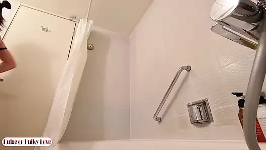 Dans eğitimli vücut önermek bir masajla tanışıyor, oyuncu rahatlama tornalama kafaları