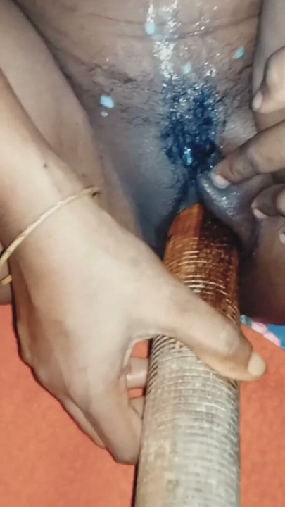 Desi Bhabhi fucked by inserting a roti balloon inside her pussy | Clip 1