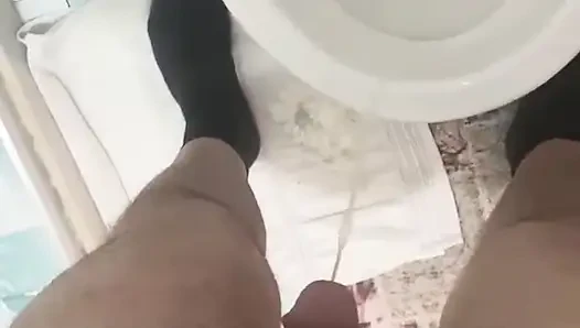 1-) Türk Kıllı Yarak Çiş Videosu