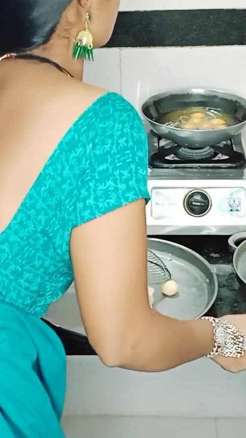 Komal julab jamun bana Rahi thi | Clip 2