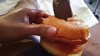 La meilleure masturbation de Papi Toms Food, sperme porno avec des beignets
