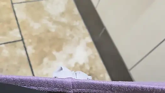 Komm mit, während ich an der tankstelle pinkel