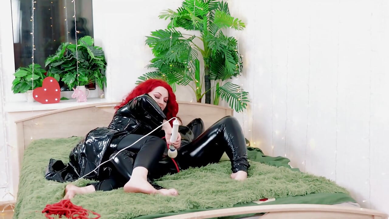 Permainan tetek seksi lesbian haiwan peliharaan dan seks selepas melancap pepek kasar kongkek - MILF tegar Arya