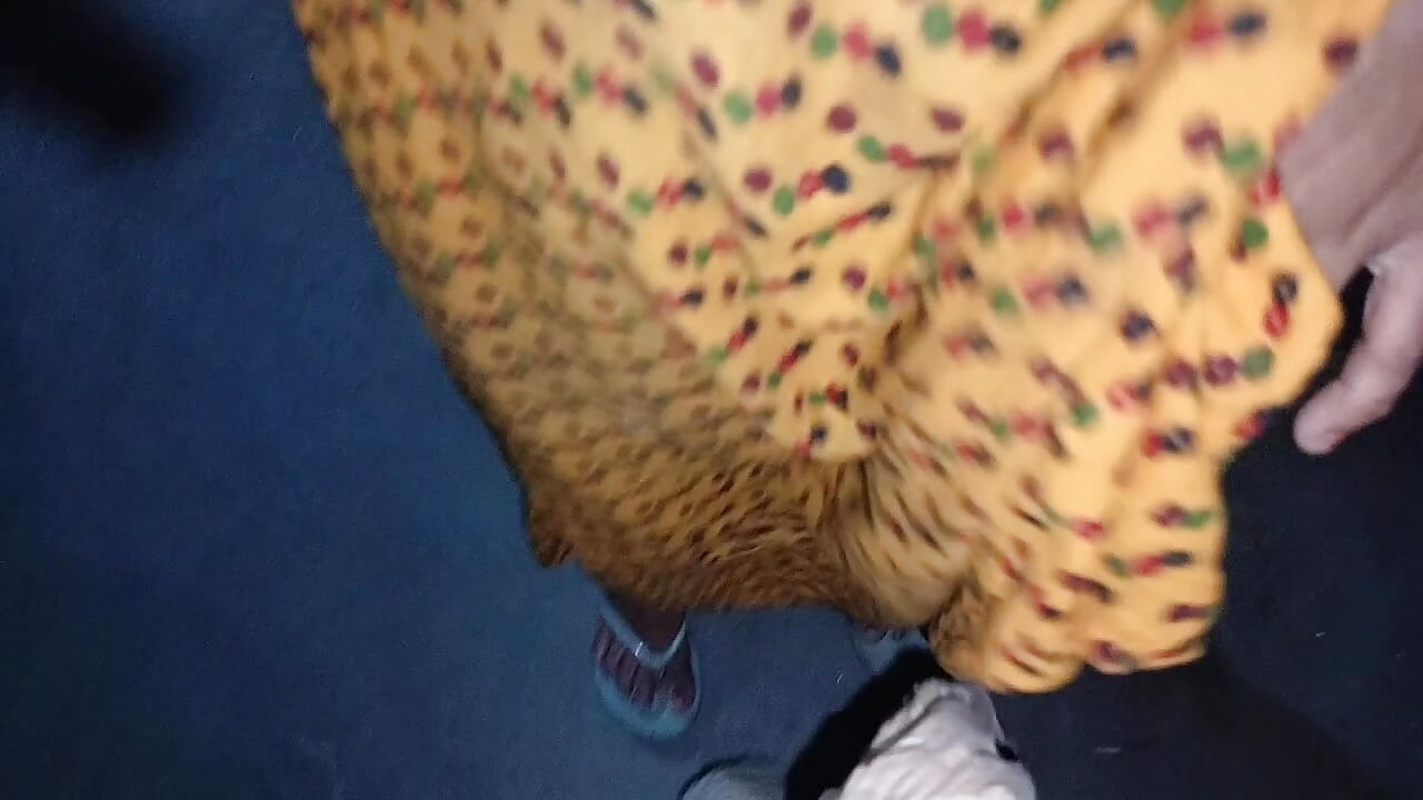 由于我的继兄弟不在家，我狠狠地操了我的穆斯林嫂子