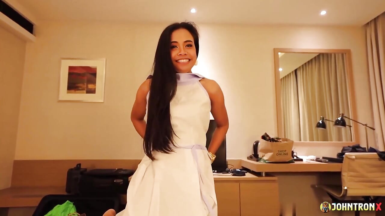 Johntronx - je la regarde s’habiller après que je lui ai éjaculé dessus