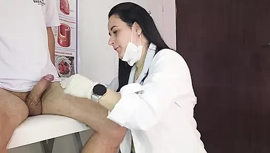 Üniversite acil durumu: hemşire öğrenciyi sürekli ereksiyonla muayene ediyor