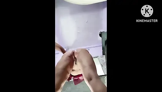 Jija ji ne apne choti sali ki virgin pus milte hi uski puy ros nikal diya,puy ros piya jija ji ne guder ros