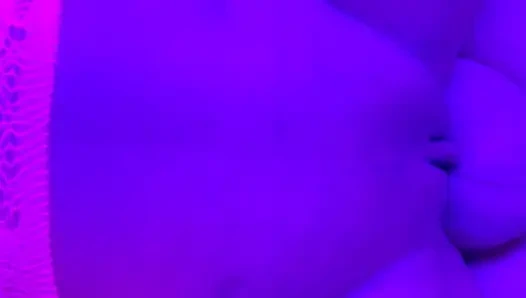 Pov blowjob di neon light dari bintang porno latina mianins