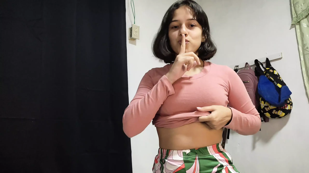 香港的青少年拉丁女郎吹箫