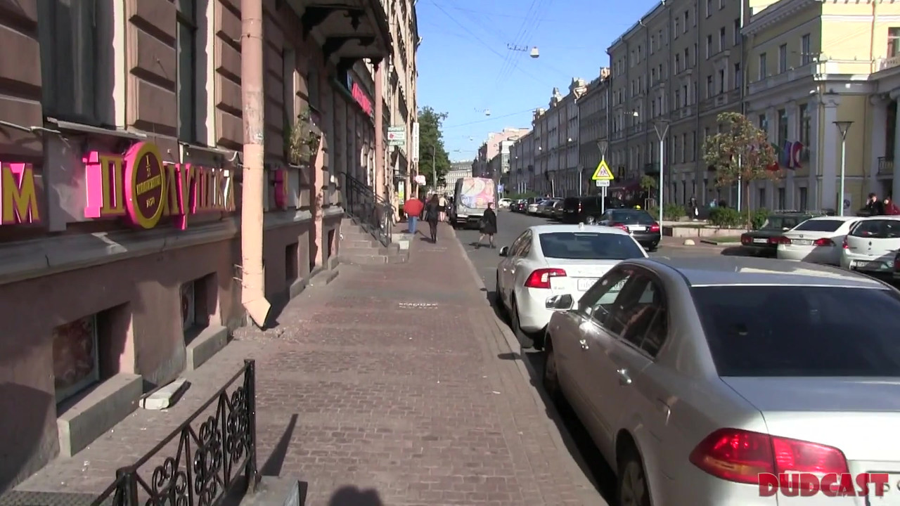 男人利用旧的搭讪计划渗透俄罗斯女孩