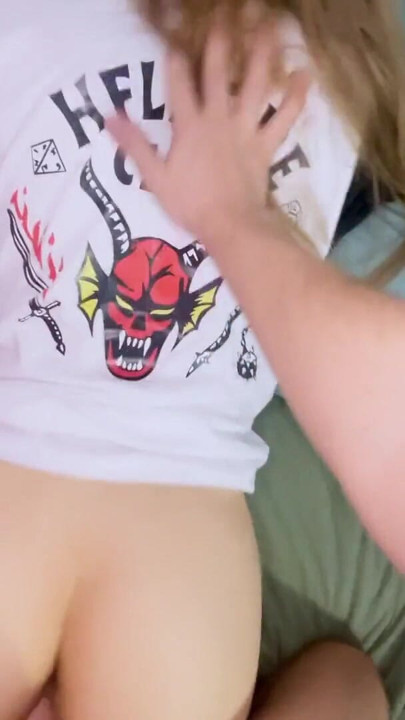 18 ilk kez büyük yarağın tadına bakıyor - çoklu orgazm | Klip 2