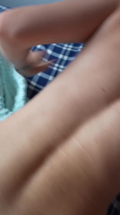 POV:義理の妹が私がアナルでオナニーしていることを知った。今、彼女は自分の尻を抱きたがって懇願している | クリップ 2