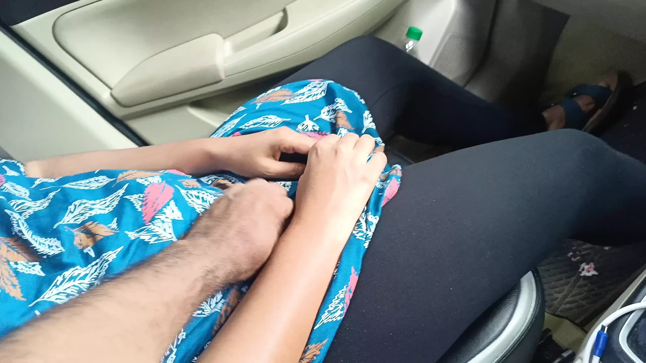 office manager enjoying hot Romance with married colleague inside car part 1