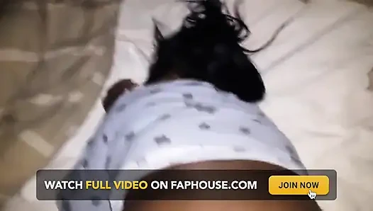 Büyük zenci yarağı götünü yalıyor taşaklarını yalıyor sert yarağını emiyor sert domaltarak boşalma