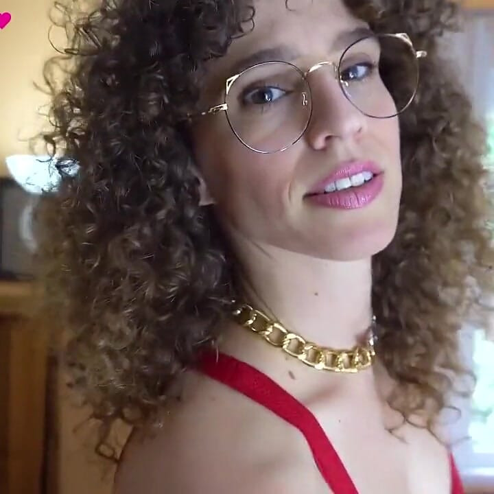 Yahudi orta yaşlı seksi kadın delikanlımı İngiliz 31 talimatından yetiştiriyor! Yahudi orta yaşlı seksi kadın İngiliz genç delikanlıya sikişiyor.