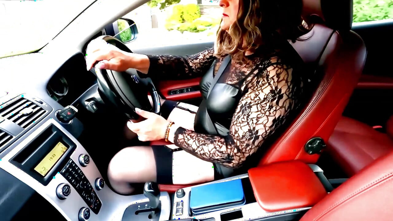 Amateur travesti Kellycd2022, bas de masturbation en plein air