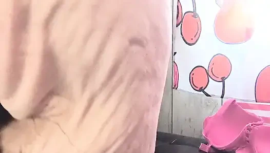 Машина с питанием от киски кончает