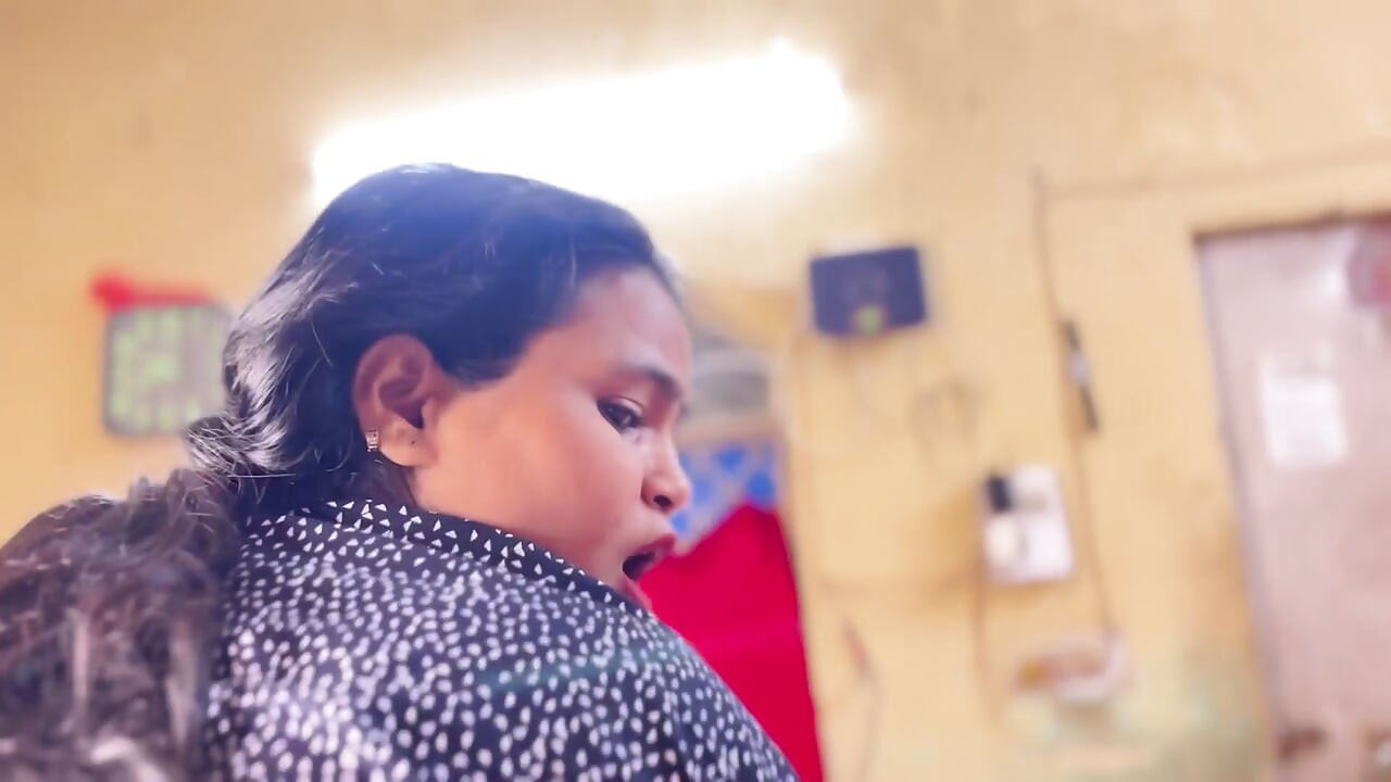 Bini India yang cantik memberikan saya kejutan hari jadi penuh