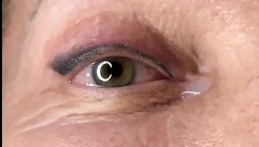 Tante ngentot kontol sampai crot di mata - close up