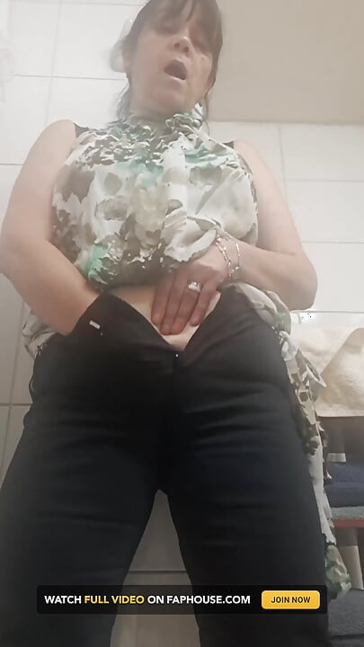 Belle-mère sexy et très poilue