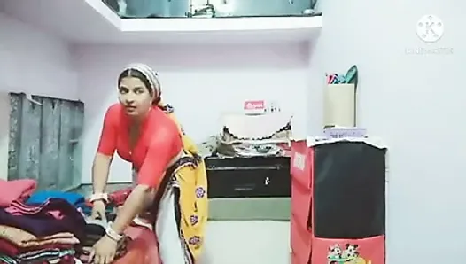 Индийская тетушка-монахиня Sadaf в горячем платье тренируется