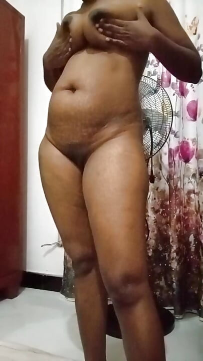 Sri-lankisches mädchen zieht sich aus