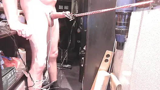 Estim'in altında yarağımı streching