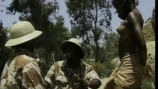 Heißer schlampenarsch auf dem wanderwege gefickt