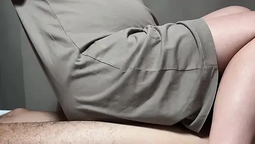 Kasılmaları olan hamile evli kadın dayanamadı ve kasılmalar sırasında kocasını sert sağdı