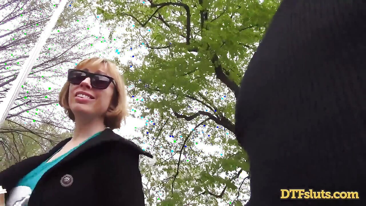 Si jalang blonde bertetek besar dari NYC