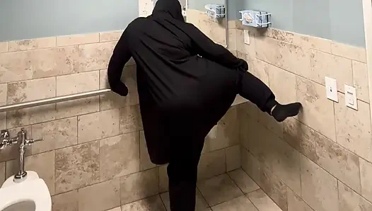 Celana dalam Poison Ivy mulai basah!