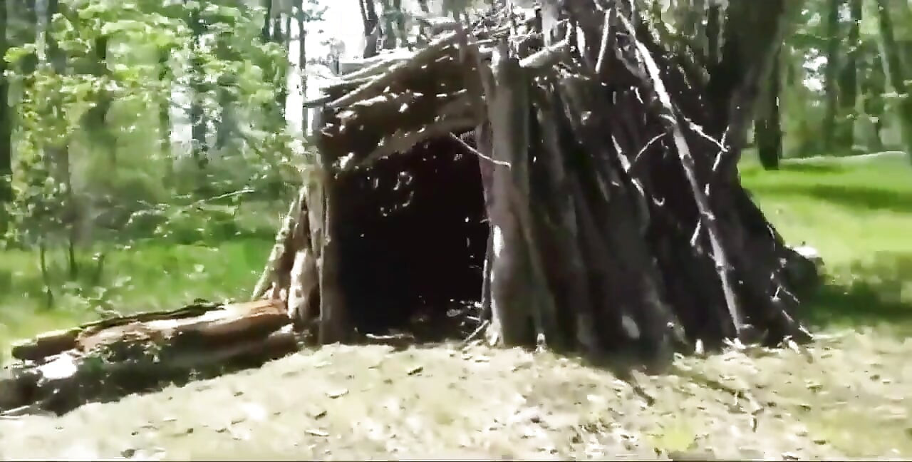 Teen Couple Has Outdoor Sex