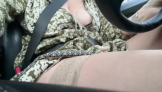 Горячая элегантная мачеха возбуждена в офис