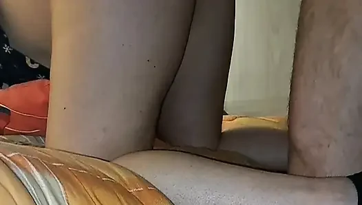 Schaffrau und abspritzen auf den arsch