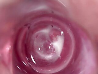 Жена друга показывает, что глубоко внутри ее тугой сливочной вагины