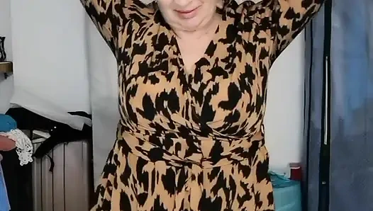 Mariaold si tante semok dengan toket besar alami lagi asik goyangin toket besarnya