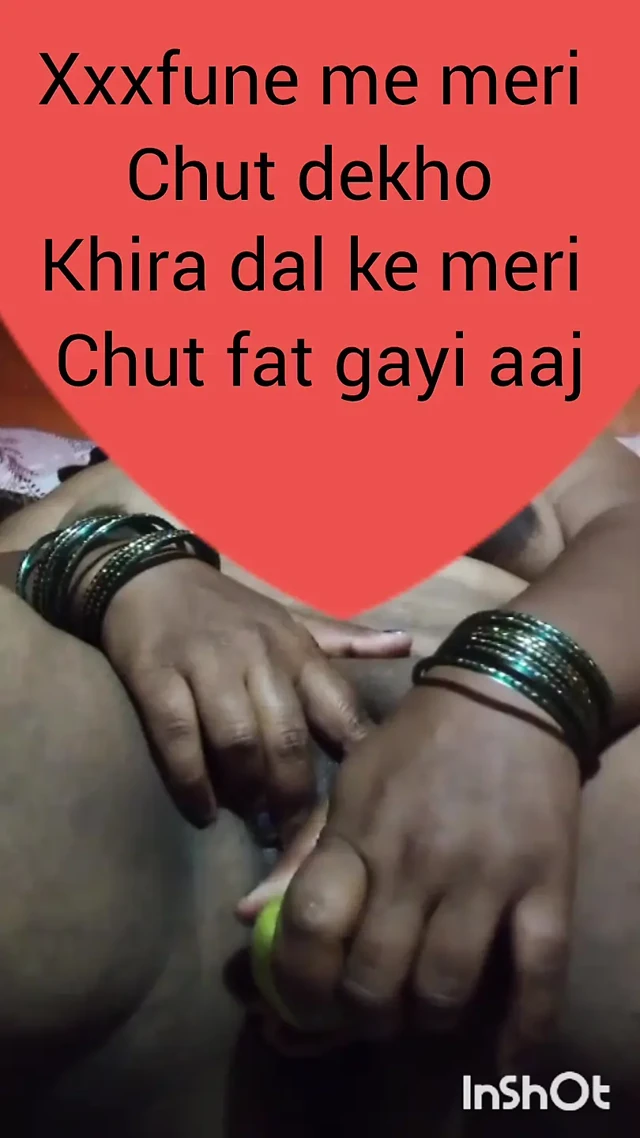 Desi Indian bhabhi fingaring whit cucumber so hard fucked pussy pumping pussy