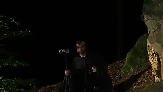 Крошку-блондинку анально трахнули в косплее на улице