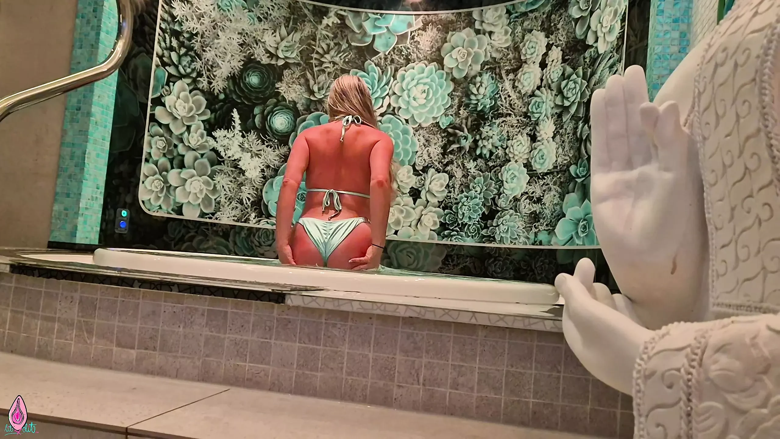 Sexiest hot tub fuck EVER with a stranger I met at the spa