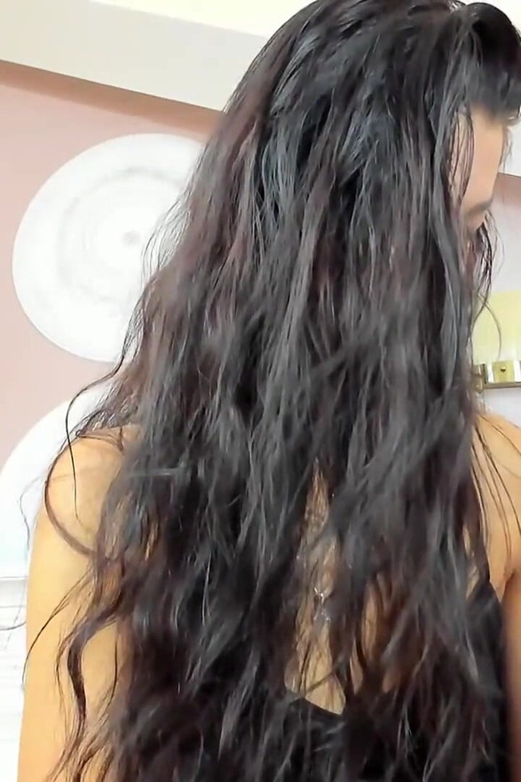 Rayuan si rambut merah yang mendesis