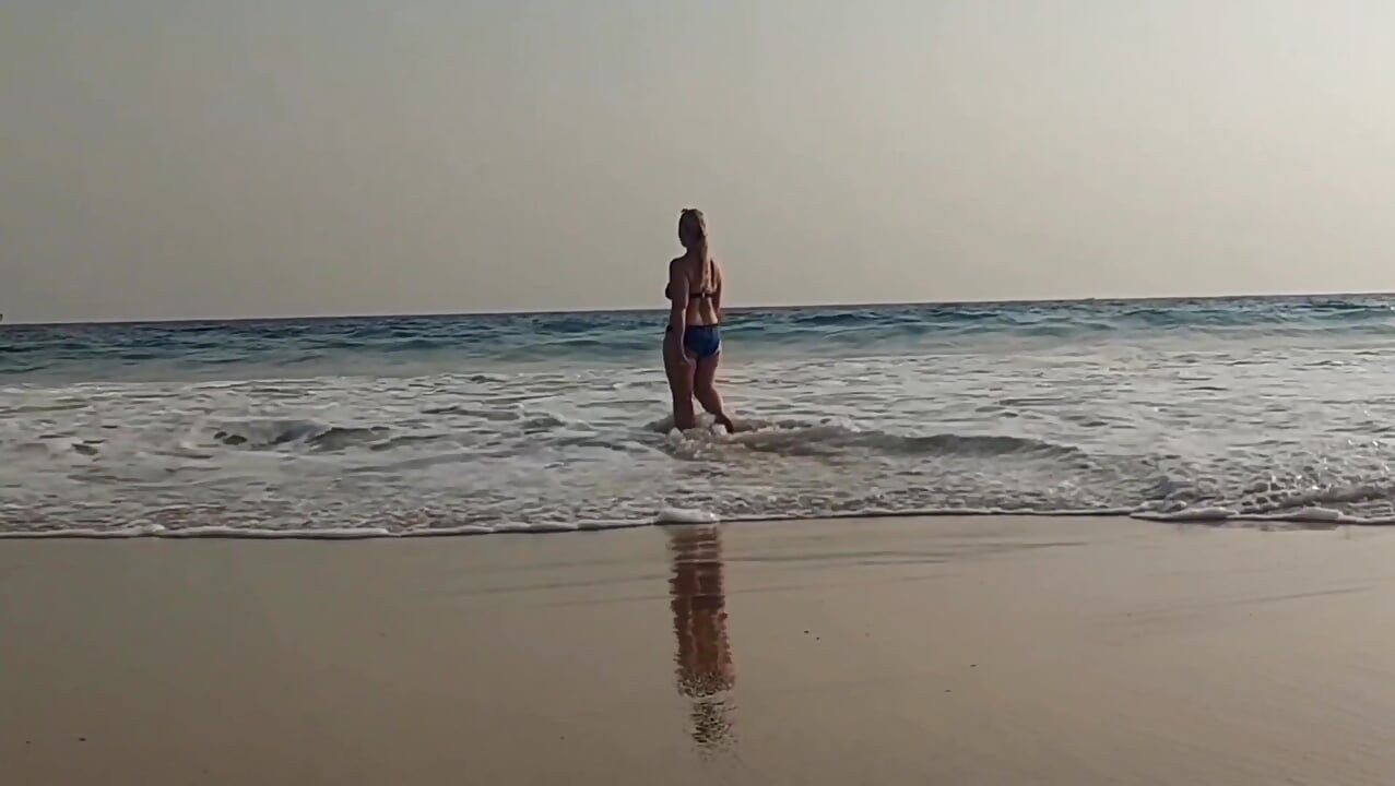 Mature Blonde Amateur Wife Enjoys Sex in Between