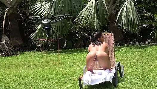 Tante seksi dengan pantat bahenol lagi asik masturbasi pakai kostum cosplay princess jasmine