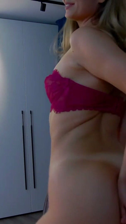 The best girlfriend experience you can have on cam is with Helen. Join in a minute, cum in two minutes. | Clip 1