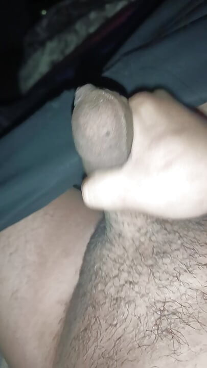 Я немного развлекаюсь играть с моей секс-игрушкой.