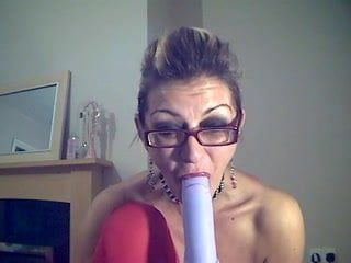 Rijpe vrouw masturbeert op webcam