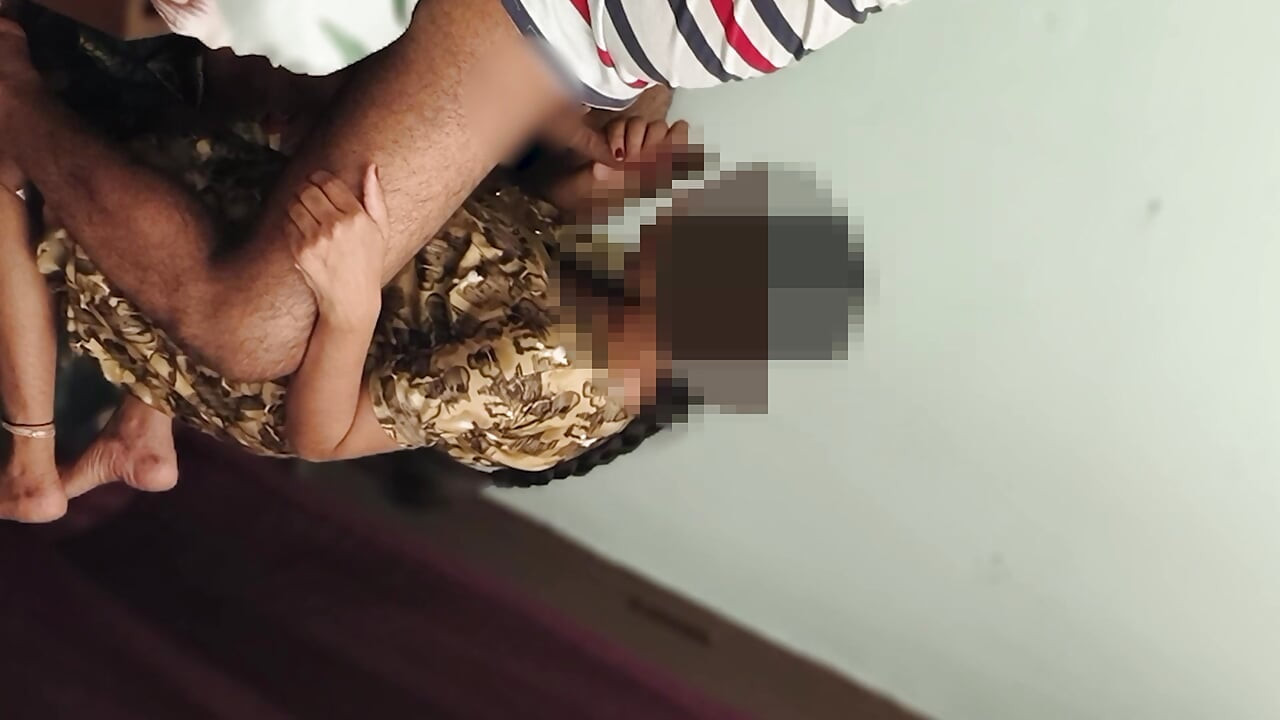 Μητριά και θετός γιος μόνοι στο σπίτι της έσπασε την παρθενιά της