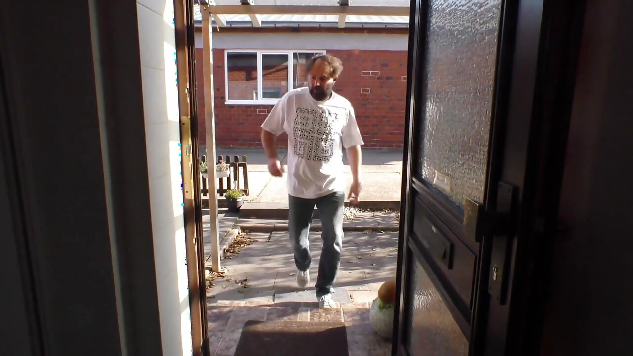 여러 자세로 섹스를 좋아하는 육덕 갈색 머리