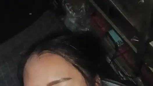 Her yerde yarağı emiyor ve ağzından çıkıyor