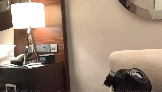 Азиатка мастурбирует в латексе и играет с большими сиськами